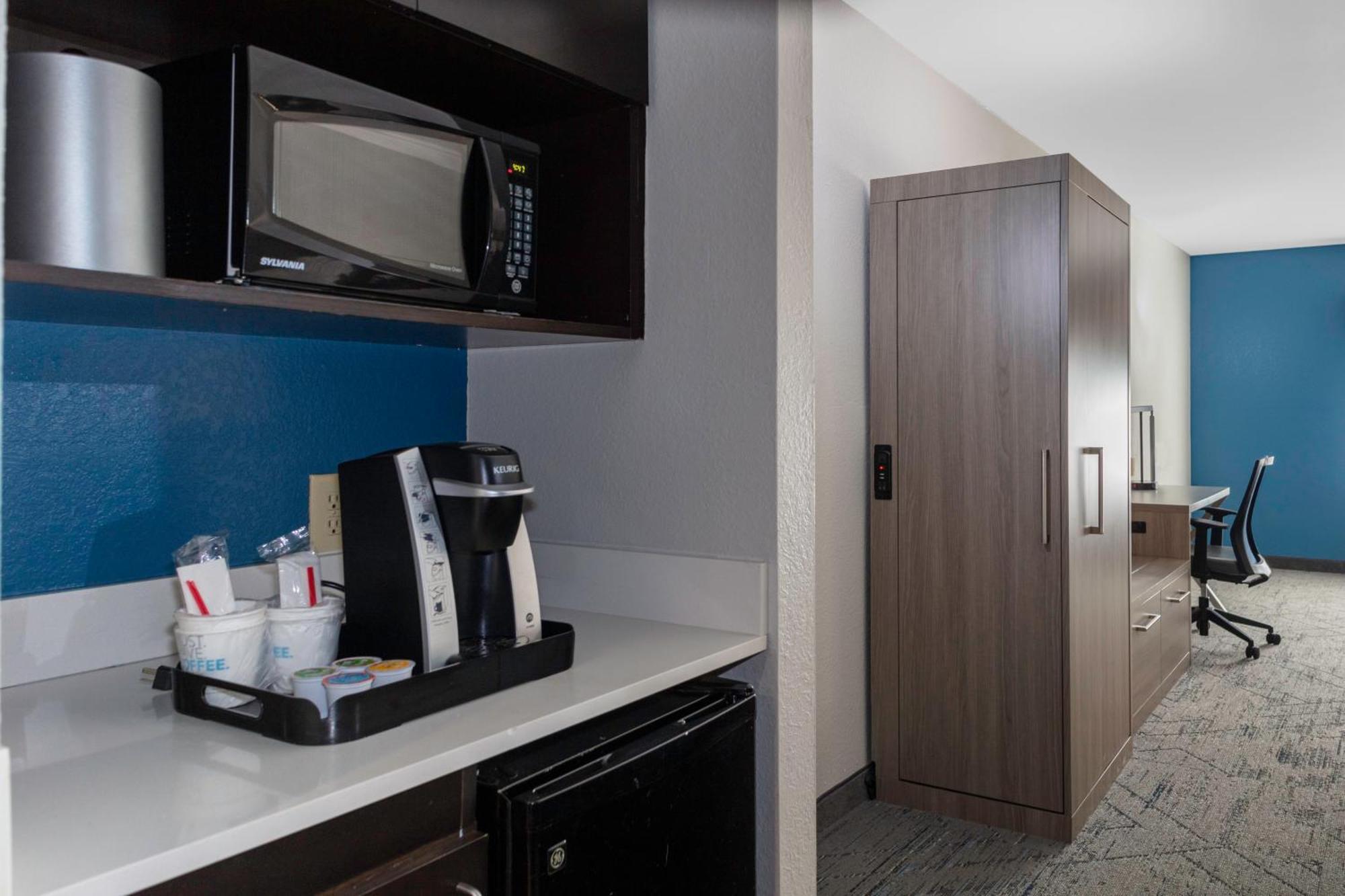 Holiday Inn Express & Suites Roanoke Rapids By Ihg Экстерьер фото