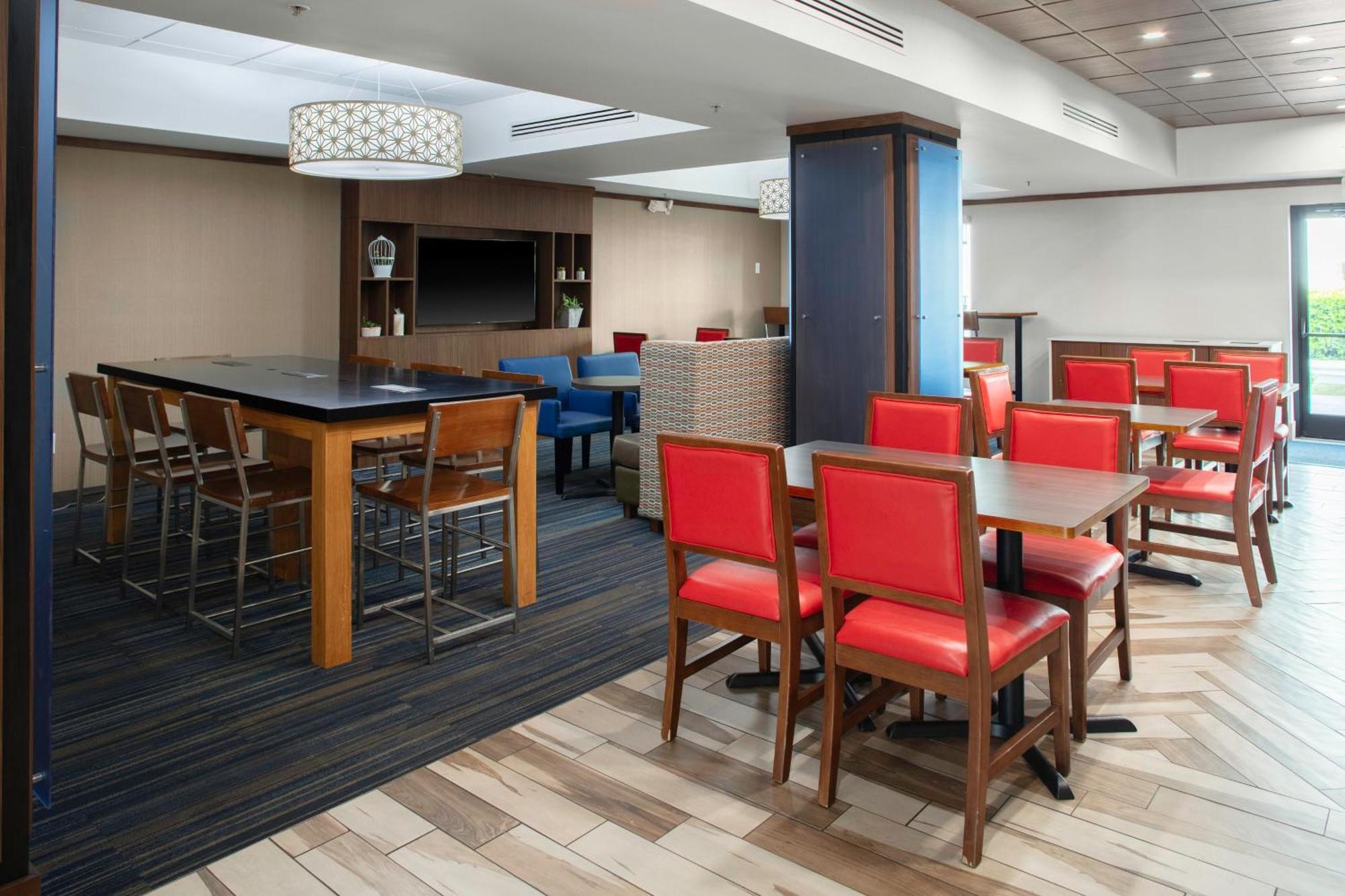 Holiday Inn Express & Suites Roanoke Rapids By Ihg Экстерьер фото