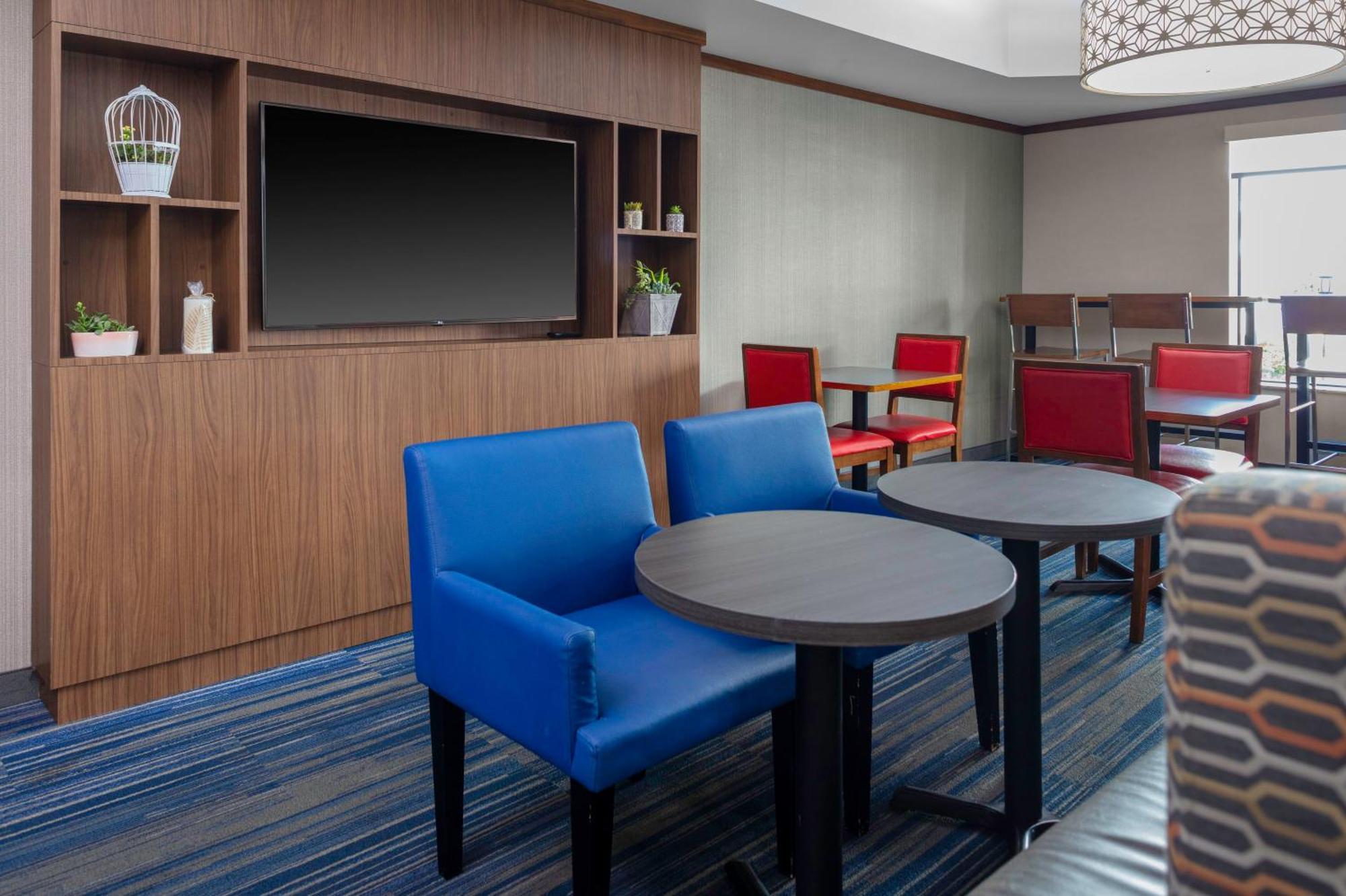 Holiday Inn Express & Suites Roanoke Rapids By Ihg Экстерьер фото