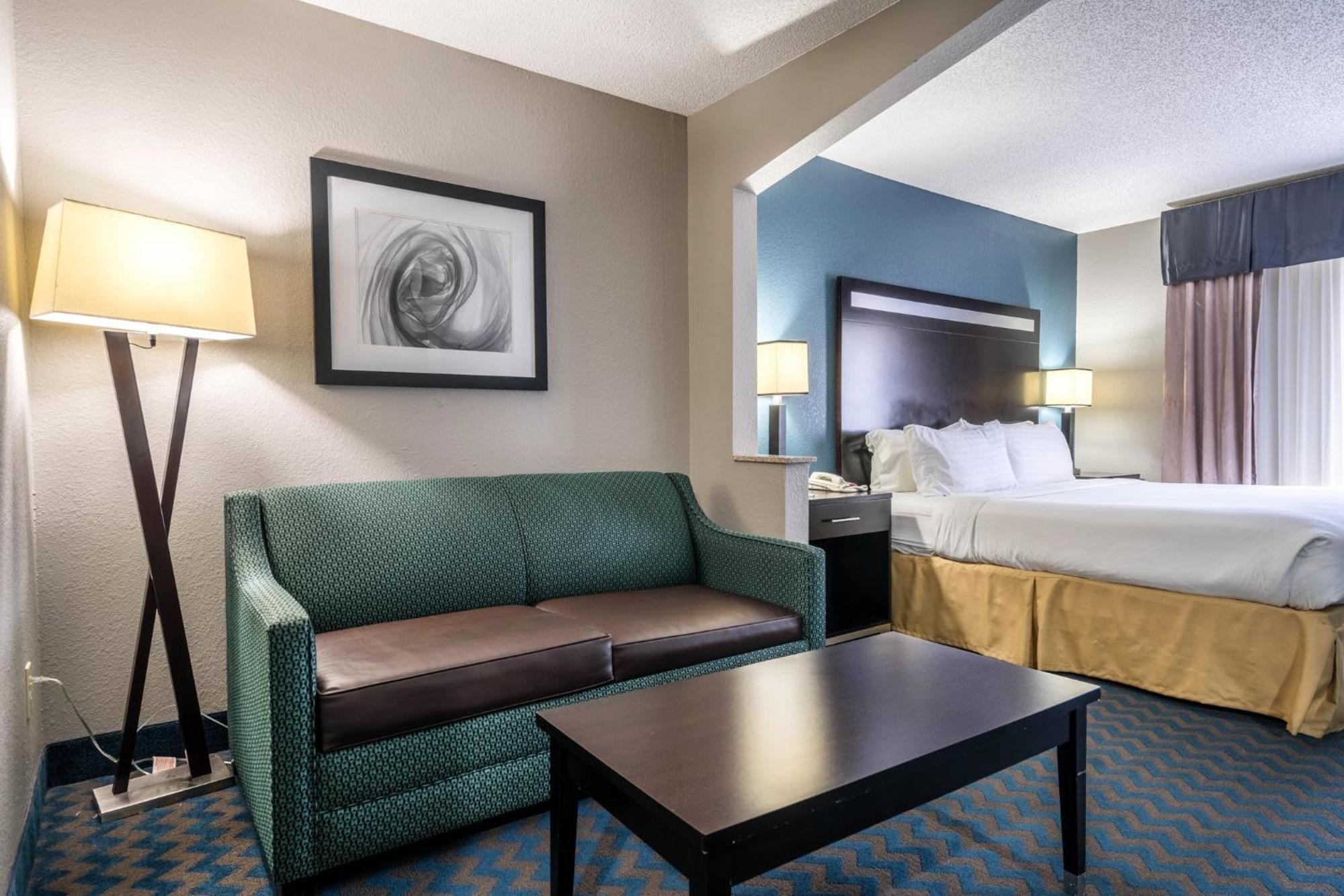 Holiday Inn Express & Suites Roanoke Rapids By Ihg Экстерьер фото