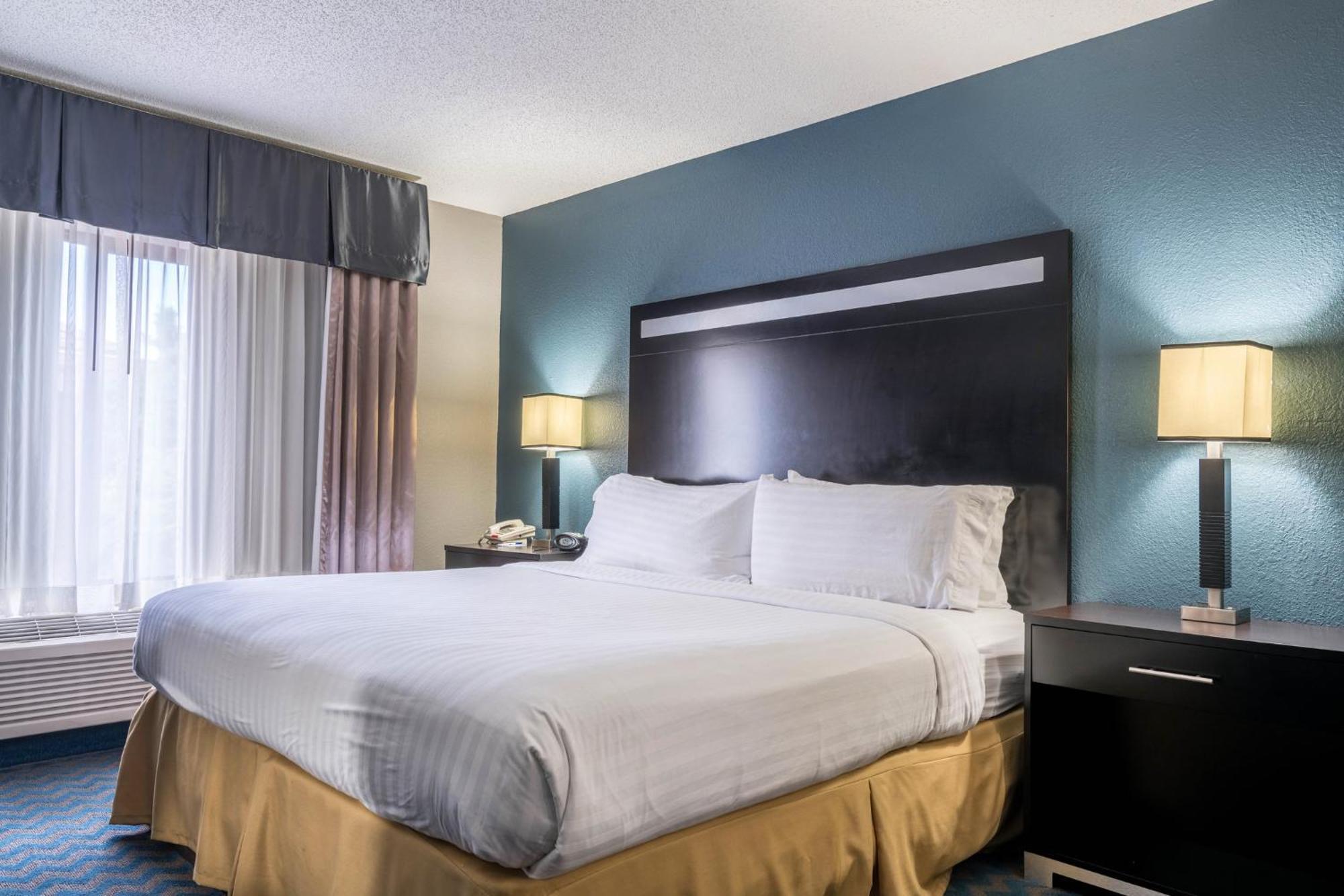 Holiday Inn Express & Suites Roanoke Rapids By Ihg Экстерьер фото