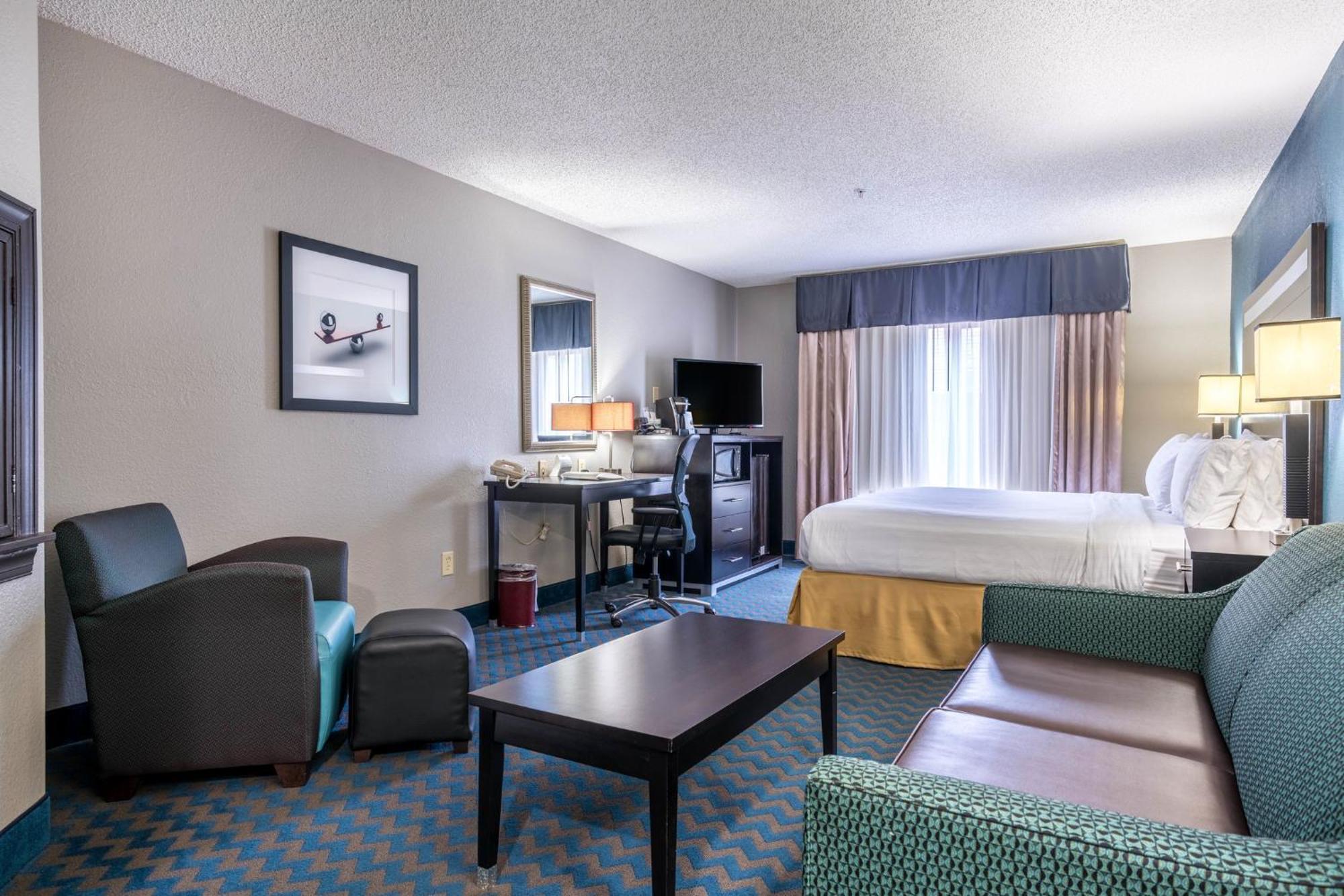 Holiday Inn Express & Suites Roanoke Rapids By Ihg Экстерьер фото