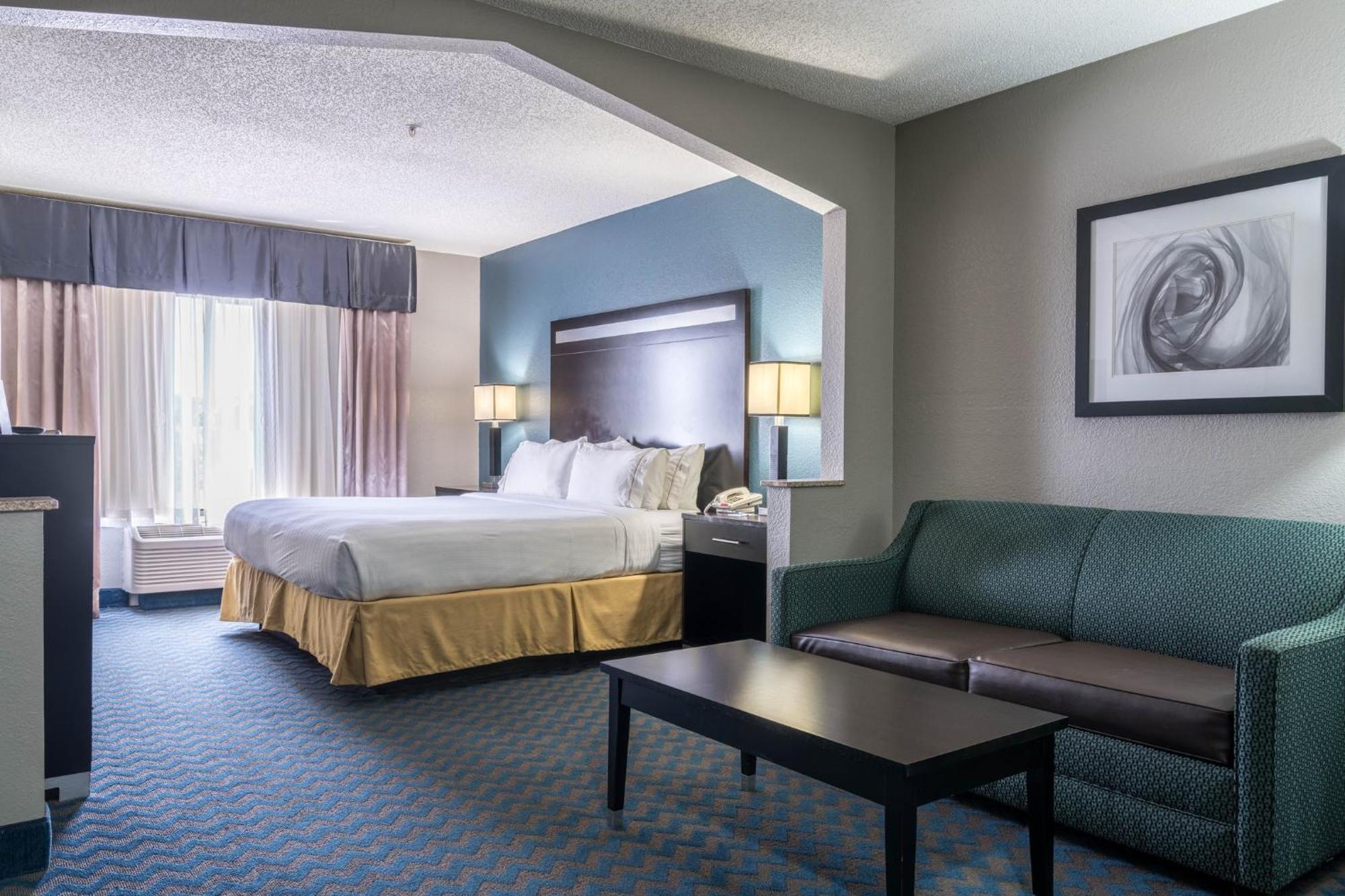 Holiday Inn Express & Suites Roanoke Rapids By Ihg Экстерьер фото