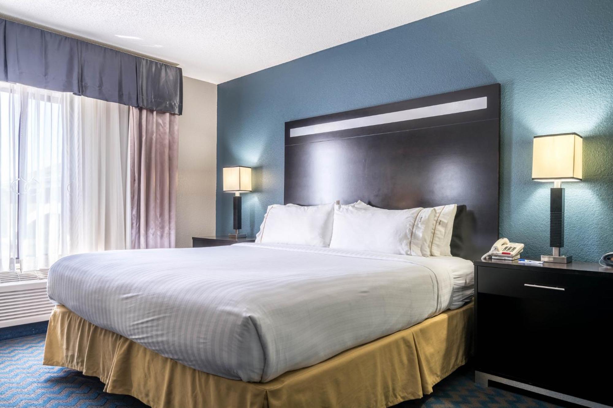 Holiday Inn Express & Suites Roanoke Rapids By Ihg Экстерьер фото